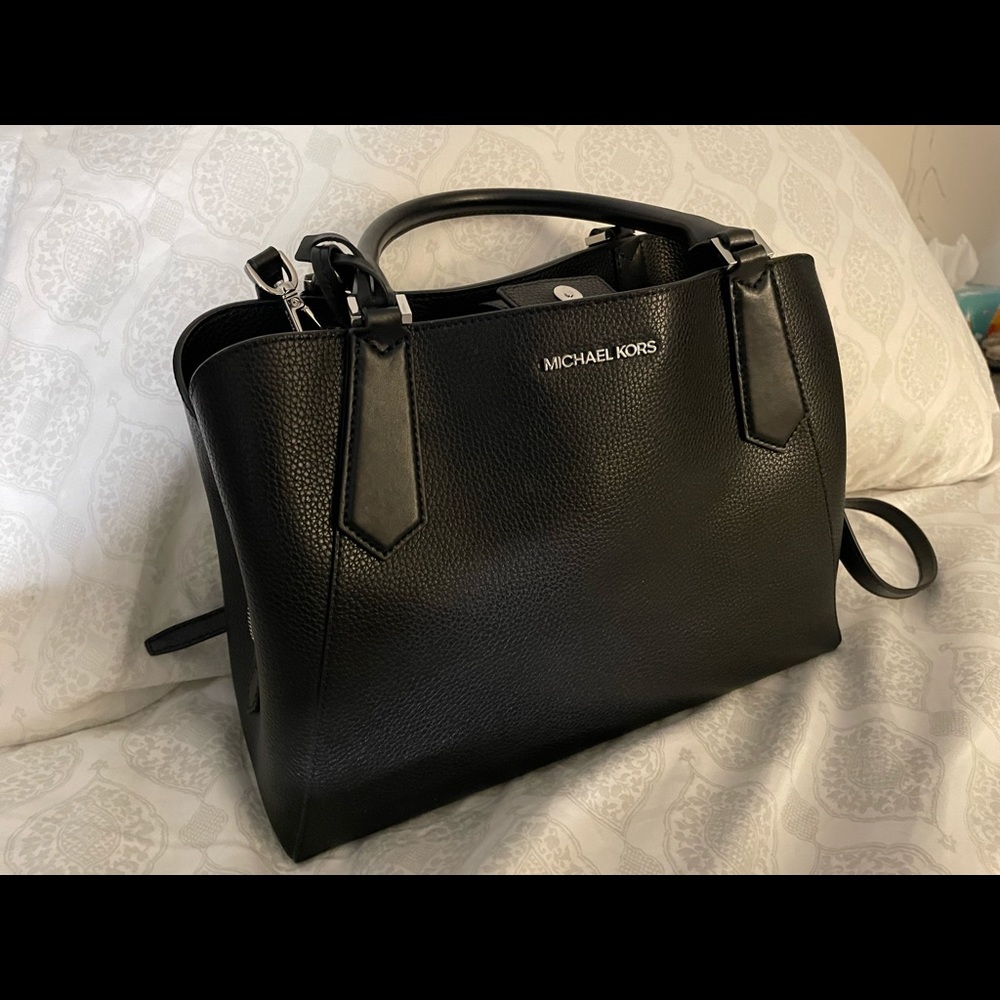Michael Kors - Picture 1 of 2